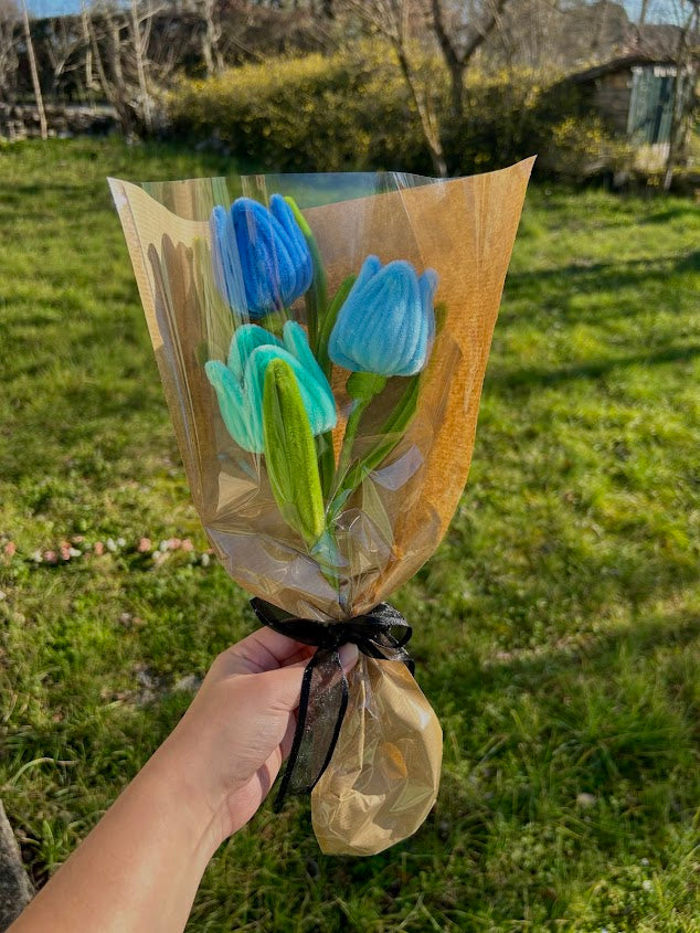 Bouquet de trois tulipes bleues
