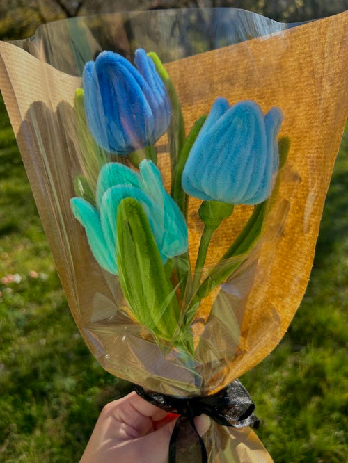 Bouquet de trois tulipes bleues