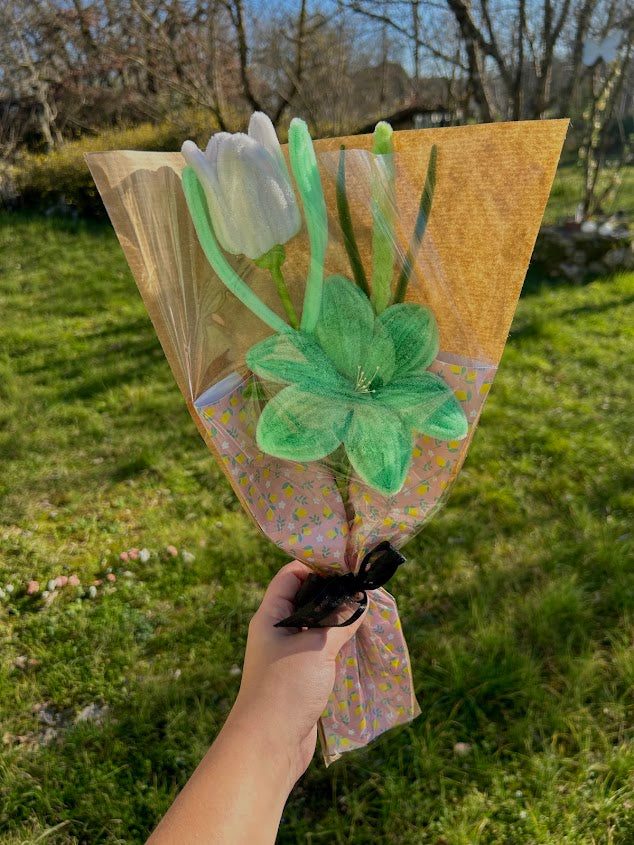 Éclat Vert – Lys, Tulipe & Lavande.