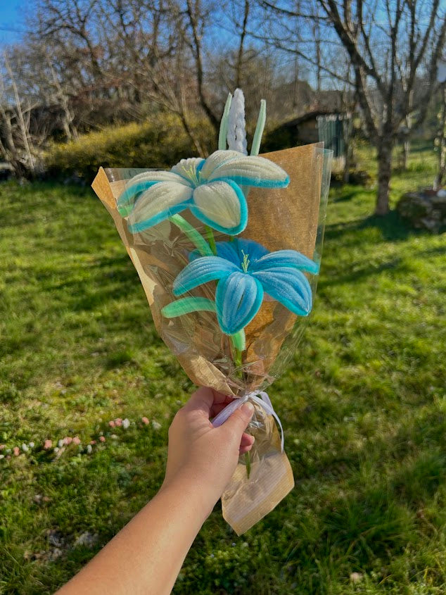 Éclat Bleu – Bouquet Douceur & Lumière - Lys et Lavandes.