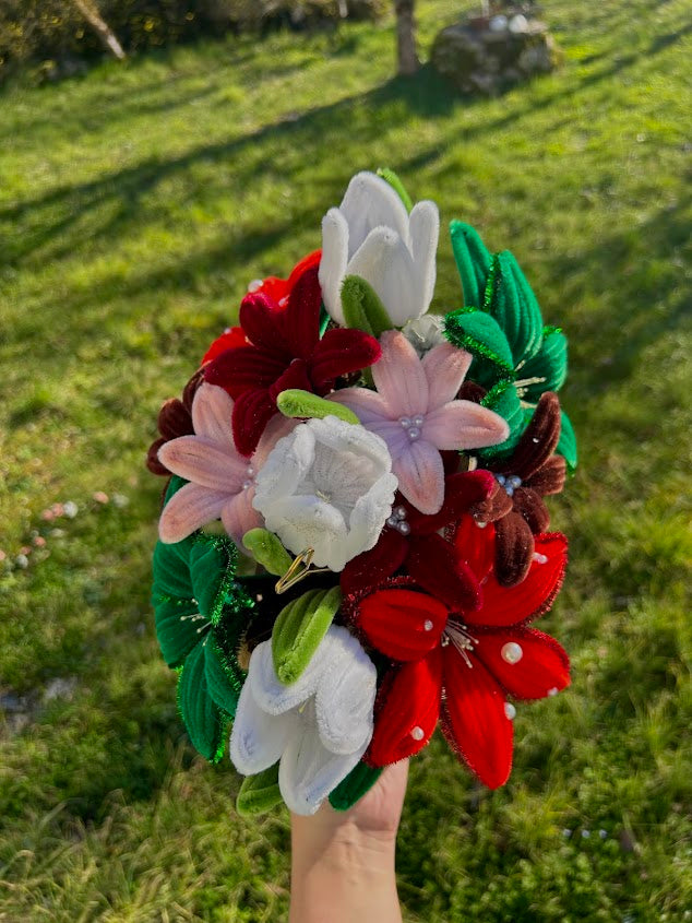 Boite décorative avec  fleurs rouges, vertes et blanches et leds à piles