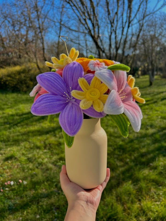 Bouquet Soleil & Couleurs – Lys, Tournesols & Pâquerettes