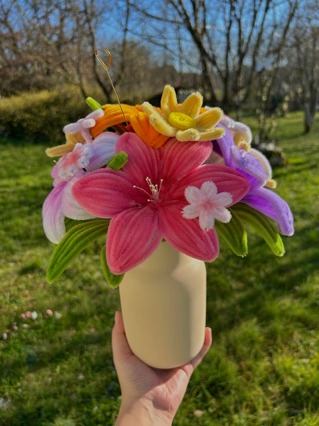 Bouquet Soleil & Couleurs – Lys, Tournesols & Pâquerettes