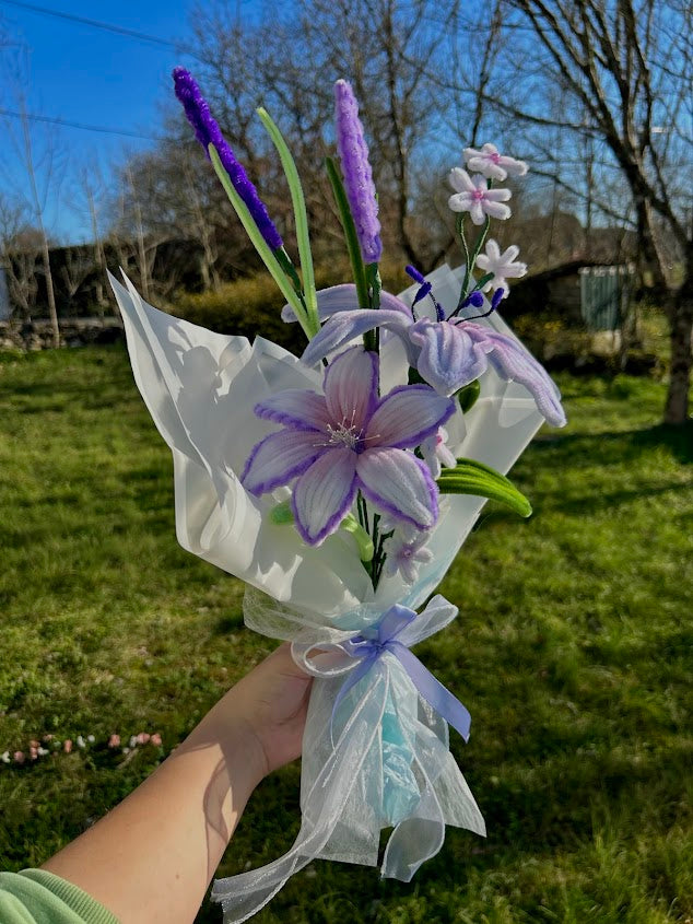 Bouquet Douceur Violette – Lys, Cerisier & Lavande