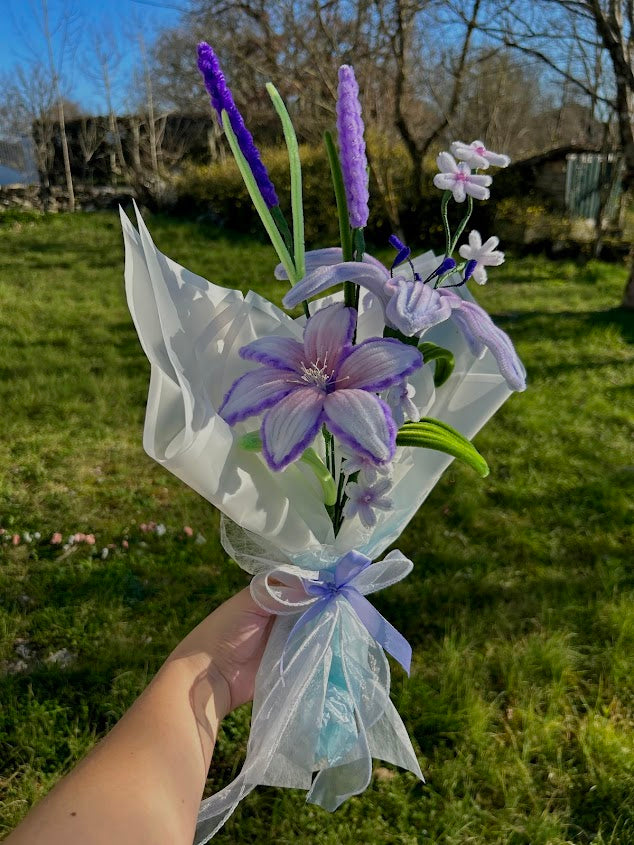 Bouquet Douceur Violette – Lys, Cerisier & Lavande