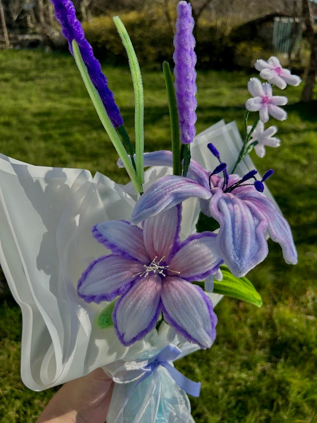 Bouquet Douceur Violette – Lys, Cerisier & Lavande