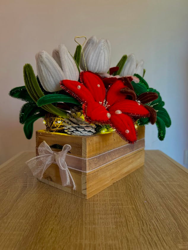 Boite décorative avec  fleurs rouges, vertes et blanches et leds à piles